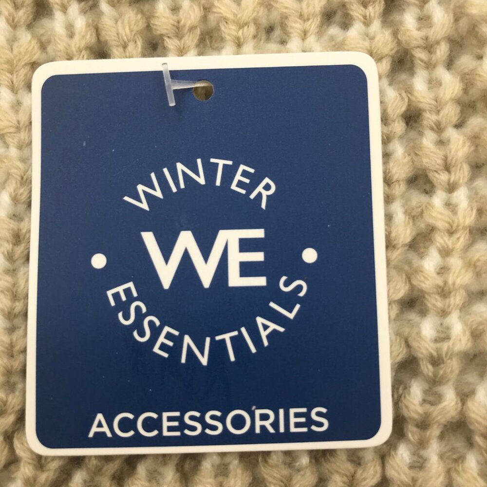 Winter Essentials Women's One Size Beige/White Knit Beanie Hat With Pom New - Picture 3 of 8